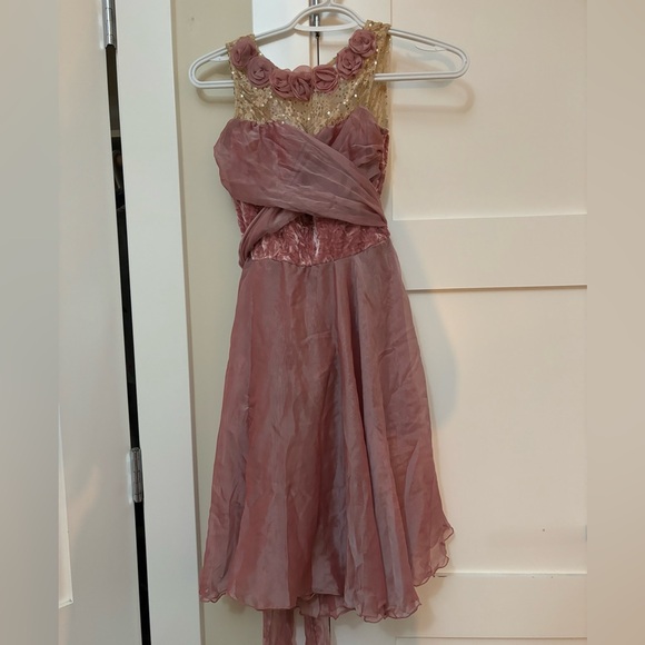 Dance costume - Picture 1 of 3